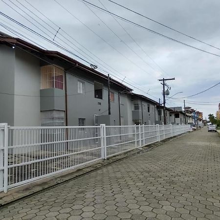 Apartamento Ubatuba - Praia Grande - 200M Da Praia エクステリア 写真